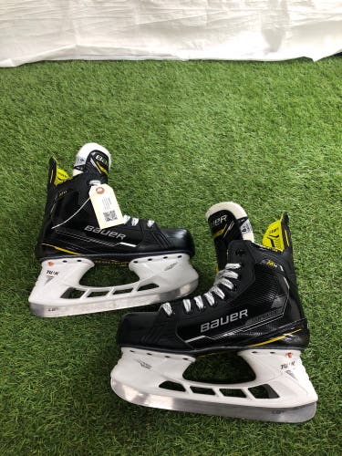 Intermediate Bauer Supreme M4 Hockey Skates 6.5 (Used)