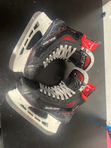 Bauer Vapor 3X Pro Hockey Skates Size 4 (Used)