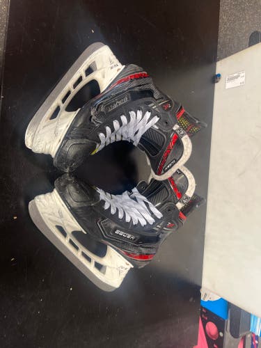 Bauer Vapor 2X Hockey Skates Extra Wide Width Size 4.5 (Used)