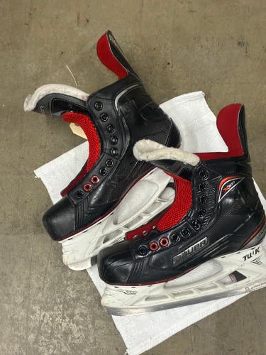 Senior Bauer Vapor X500 Hockey Skates Regular Width 7 (Used)