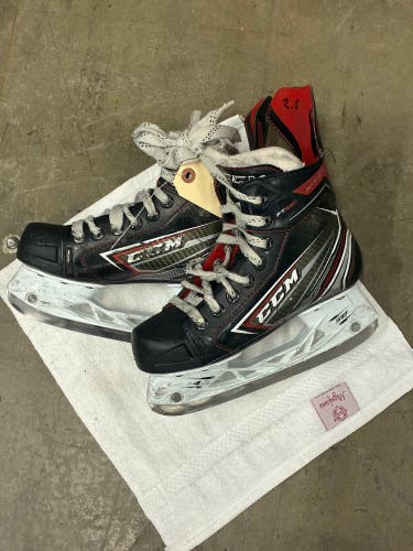 INT CCM JetSpeed FT480 Goalie Skates 4.5 (Used)