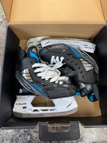True TF7 Hockey Skates - Size 4.5 (New)