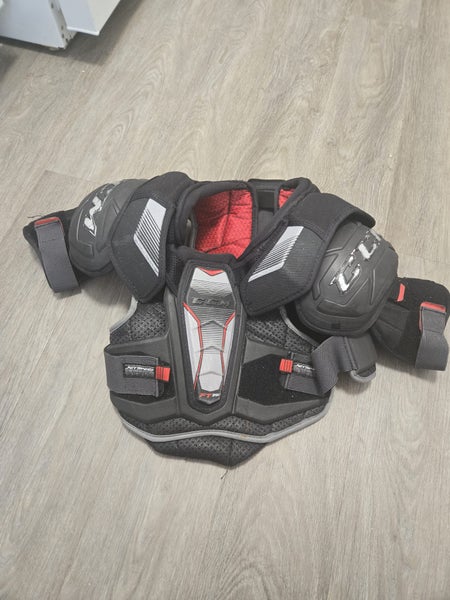 Men's Small Senior CCM JetSpeed FT390 Shoulder Pads