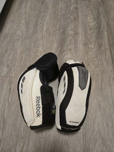 Senior Medium Reebok Elbow Pads (Used)