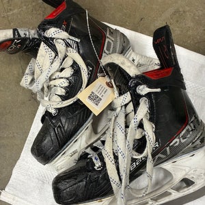 Intermediate Bauer Vapor 3X Hockey Skates Size 4 (Used)
