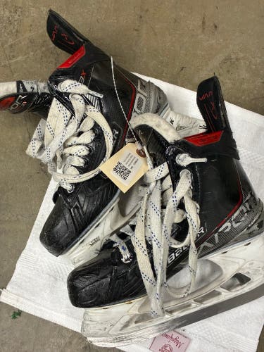 Intermediate Bauer Vapor 3X Hockey Skates Size 4 (Used)