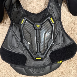 Large Intermediate Bauer Supreme Mach Shoulder Pads (Used)