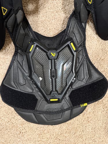 Large Intermediate Bauer Supreme Mach Shoulder Pads (Used)