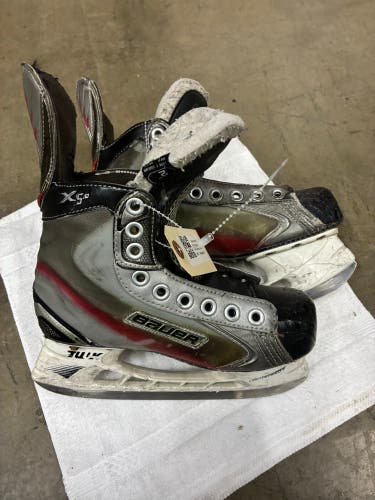 Junior Bauer Vapor X5.0 Hockey Skates Regular Width Size 2 (Used)