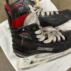 Junior Bauer Vapor X600 Hockey Skates Regular Width Size 4.5 (Used)