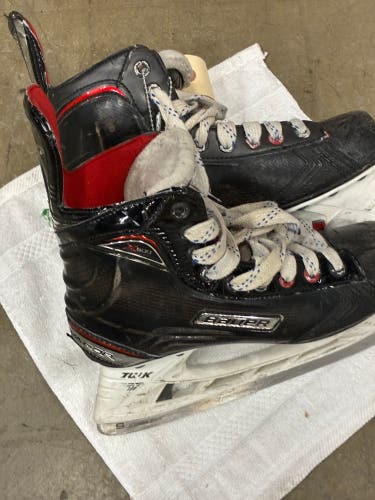Junior Bauer Vapor X600 Hockey Skates Regular Width Size 4.5 (Used)