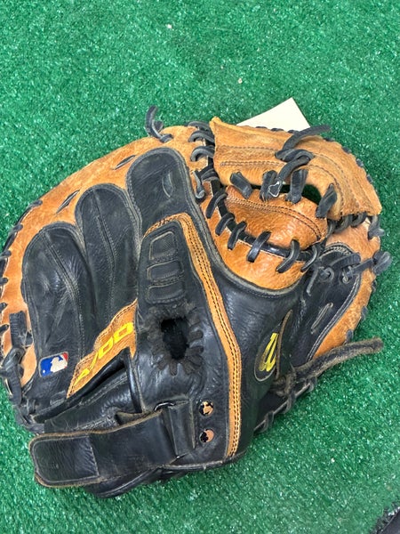 32.75" Wilson A700 Catchers Mitt (Used)