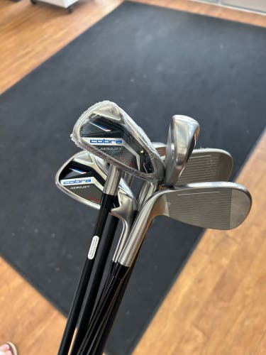 Men's Cobra AeroJet One Length Right Handed Iron Set Regular Flex (7 Clubs) #5 - #9, PW, GW Graphite