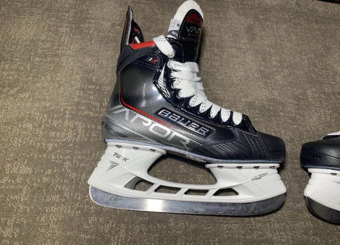 2021 Bauer Vapor 3X Hockey Skates Regular Width 6 (Used)
