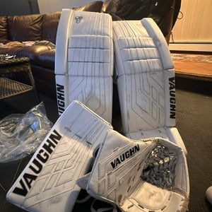 31+2 Vaughn VE8 Intermediate Regular Goalie Full Set (Used)