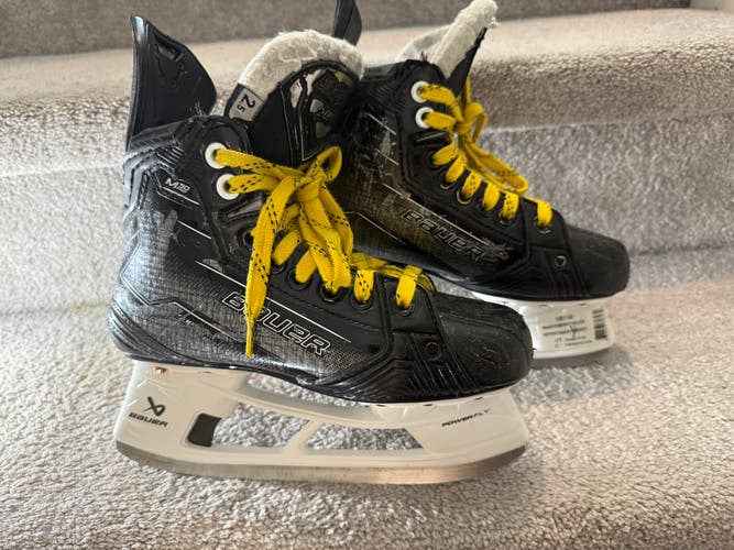 2024 Bauer Supreme M50 Pro Hockey Skates Regular Width Size 2.5 (Used)