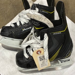 Youth CCM Tacks 2052 Hockey Skates Regular Width 9 (Used)