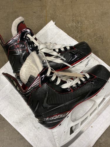 Junior Bauer Vapor X2.7 Hockey Skates Regular Width Size 2 (Used)