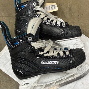 Intermediate Bauer XLP Hockey Skates Size 4.5 (Used)