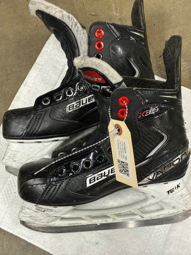 Junior Bauer Vapor X3.5 Hockey Skates Regular Width Size 2.5 (Used)