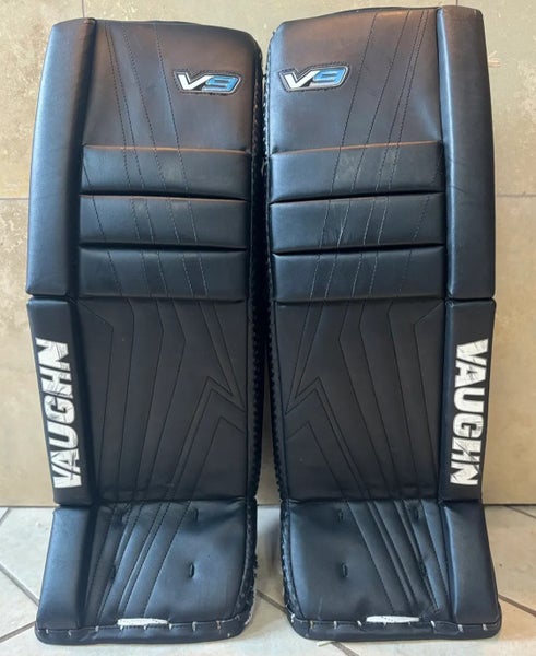 (28" +2) 2020 Vaughn Velocity V9 Goalie Leg Pads (Used)