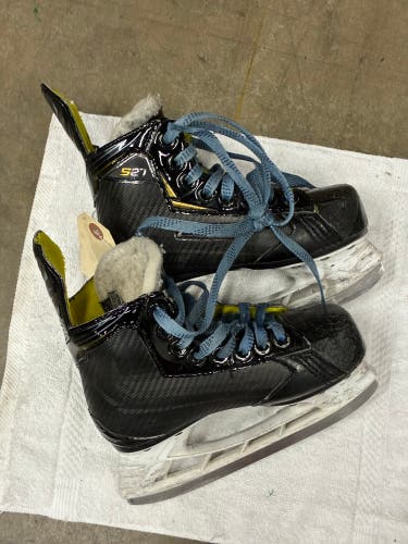 Youth Bauer Supreme S27 Hockey Skates Regular Width 11 (Used)