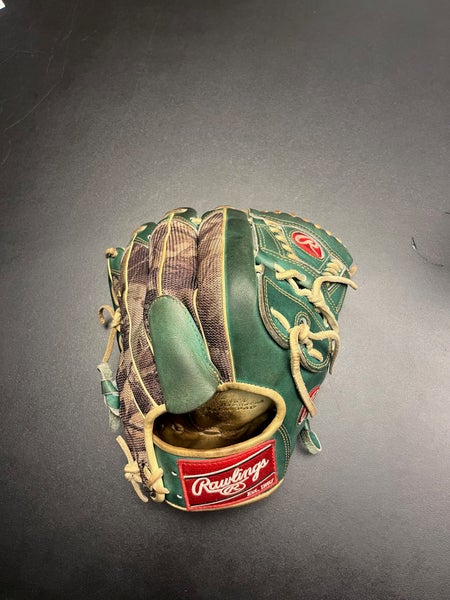 Pitcher's RH Rawlings Heart of the Hide Baseball Glove 11.5" (Used)