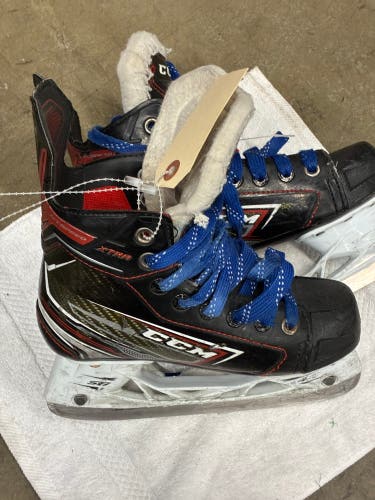 Junior CCM JetSpeed XTra Hockey Skates Regular Width Size 1.5 (Used)