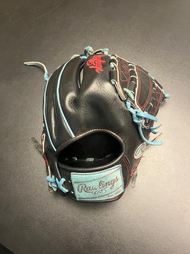 Pitcher's RH Rawlings Heart of the Hide Baseball Glove 11.75" (Used)