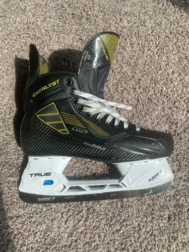 True Catalyst 9 Hockey Skates Regular Width 9 (Used)