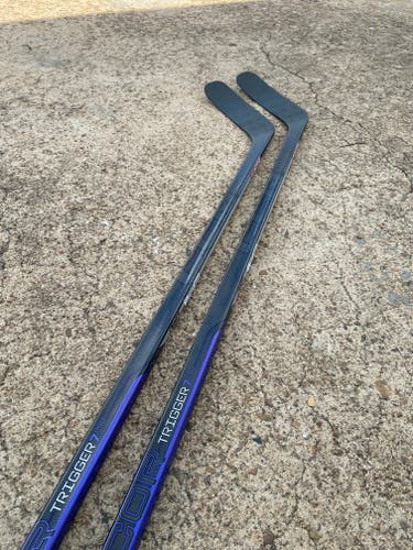 2 Pack CCM Trigger 7 PRO Pro Stock Hockey Stick Grip 85 Flex P71M MALKIN PRO CURVE LEFT 63863