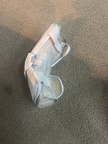 Medium Youth Nike vapor select Arm Pads (Used)