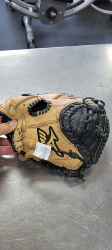 Used Mizuno PROSPECT BB/SB Catchers RH Throw None 31 1/2" 11497-S000152147