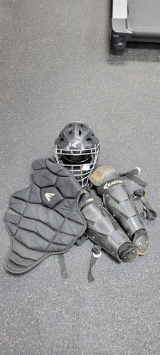 Used Easton YOUTH 6-9 SET Catchers Equipment Other 11497-S000152146
