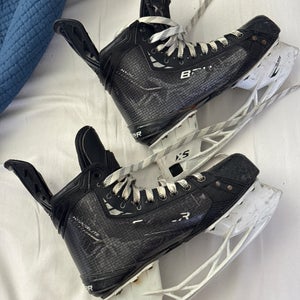 Bauer Vapor Hyperlite Hockey Skates 7 (Used)