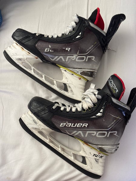 Bauer Vapor Hyperlite Hockey Skates 7.5 (Used)