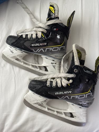 Bauer Vapor 3X Hockey Skates Regular Width Size 1.5 (Used)
