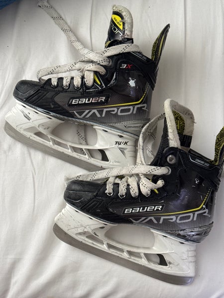 Bauer Vapor 3X Hockey Skates Regular Width Size 1.5 (Used)