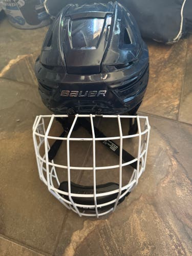 Large Bauer Re-Akt 150 Helmet