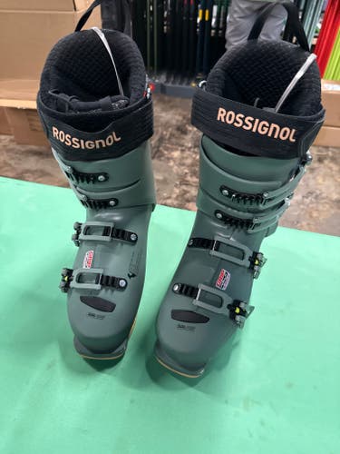Mondo 25 & 25.5 Men's Rossignol Ski Boots (Used)