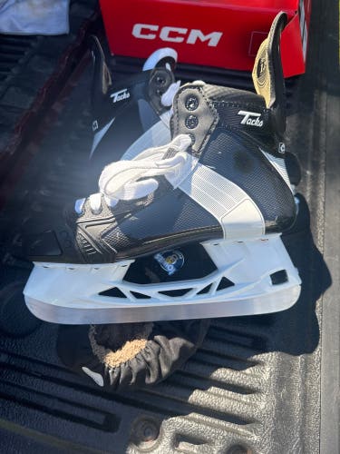 CCM Tacks XF 652 Hockey Skates Regular Width 9 (Used)