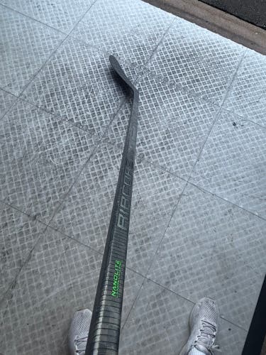 Junior CCM RibCor Trigger 6 Pro Left Hand Hockey Stick 40 Flex P28 (Rarely Used) (Great Condition)
