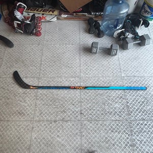 Junior Bauer Nexus Sync Left Hand Hockey Stick 40 Flex P28 (Rarely Used) (Great Condition)