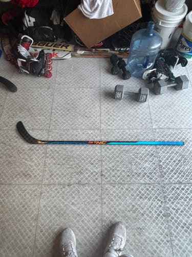Junior Bauer Nexus Sync Left Hand Hockey Stick 40 Flex P28 (Rarely Used) (Great Condition)