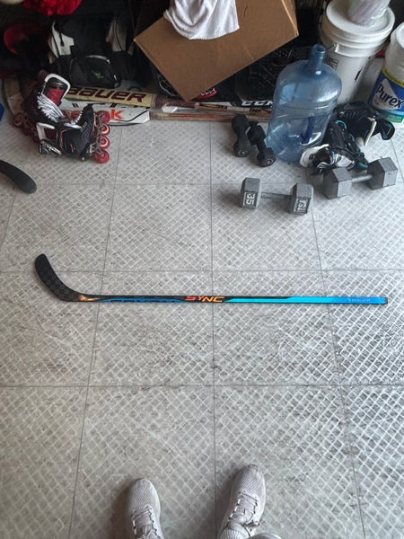 Junior Bauer Nexus Sync Left Hand Hockey Stick 40 Flex P28 (Rarely Used) (Great Condition)