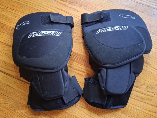 Passau Pro Hockey Goalie Knee Guards/Protectors Senior Large/Extra Large
