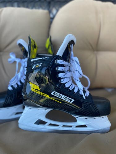 Bauer Supreme M3 Hockey Skates Regular Width Size 5 (New)