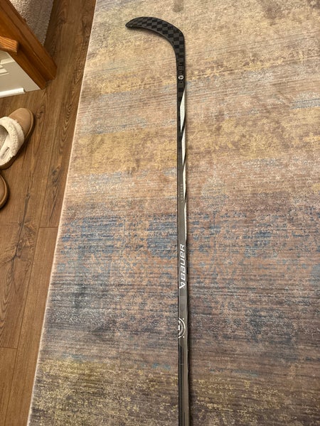 Intermediate Bauer Proto-R Right Handed Hockey Stick P28 (New)