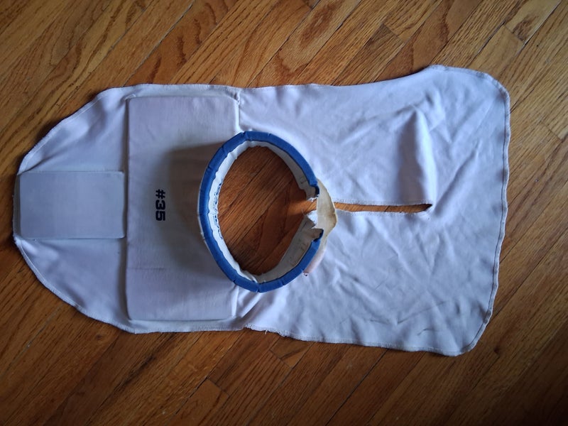 Maltese SR hockey goalie pro neck guard Used)