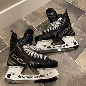 2025 CCM Tacks XF Pro Hockey Skates Regular Width 9 (New)